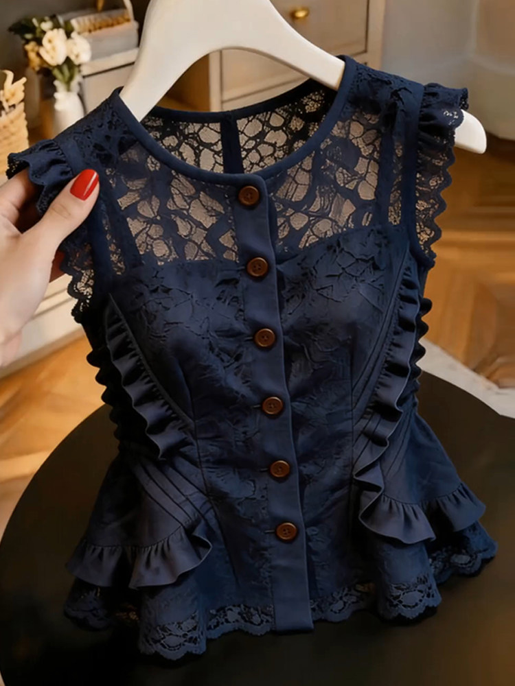 Qadın krujevalı ruffled köynək, zərif qısa model
