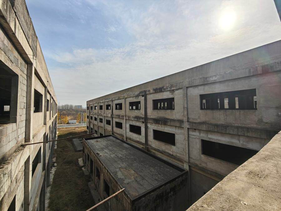 4月28日郑州市神州路东侧、冠恒路南侧部分土地及地上附属物网络拍卖公告