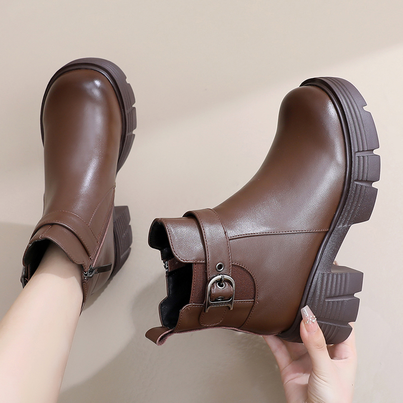 轻巧聚氨酯底舒适防滑短靴松糕底