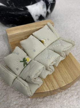 LASS LIZ原创设计发卡2025秋冬新款高级清冷感白色一字弹簧夹通勤