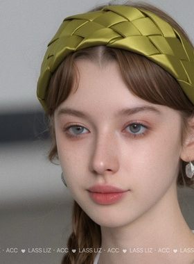 LASS LIZ原创设计自制2025秋冬新款减龄多巴胺金黄色超宽边发箍女