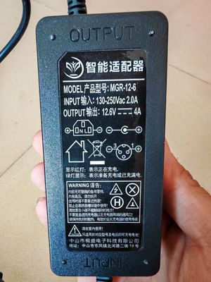 美格尔充电器12.6伏锂电池一体机充4安6安8安10安智能带风扇包邮