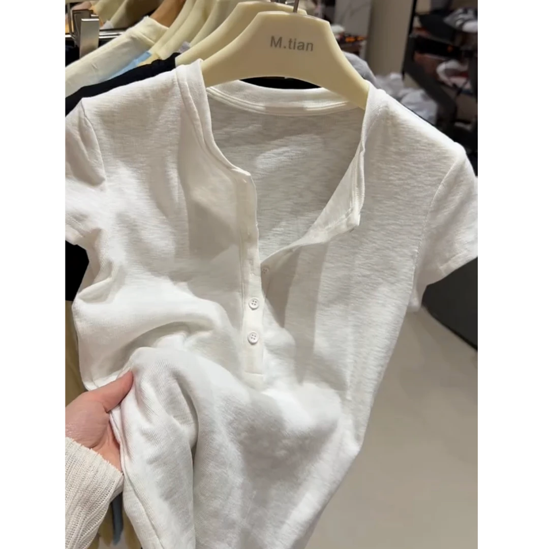 春季新款亲肤简约百搭纽扣T恤女2026大码V领韩版修身显瘦纯色短袖