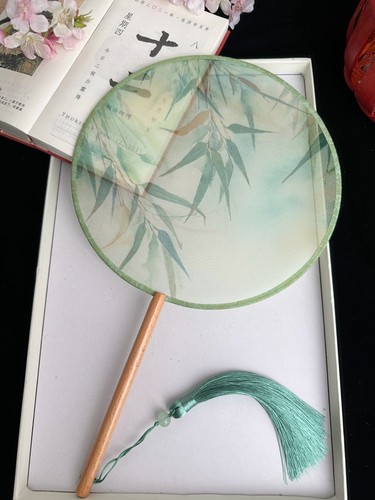 团扇古风舞蹈扇子圆形旗袍走秀女