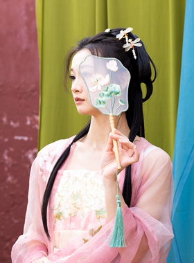 原创迷你团扇古风新中式手工刺绣扇子女小中国风儿童汉服舞蹈圆扇