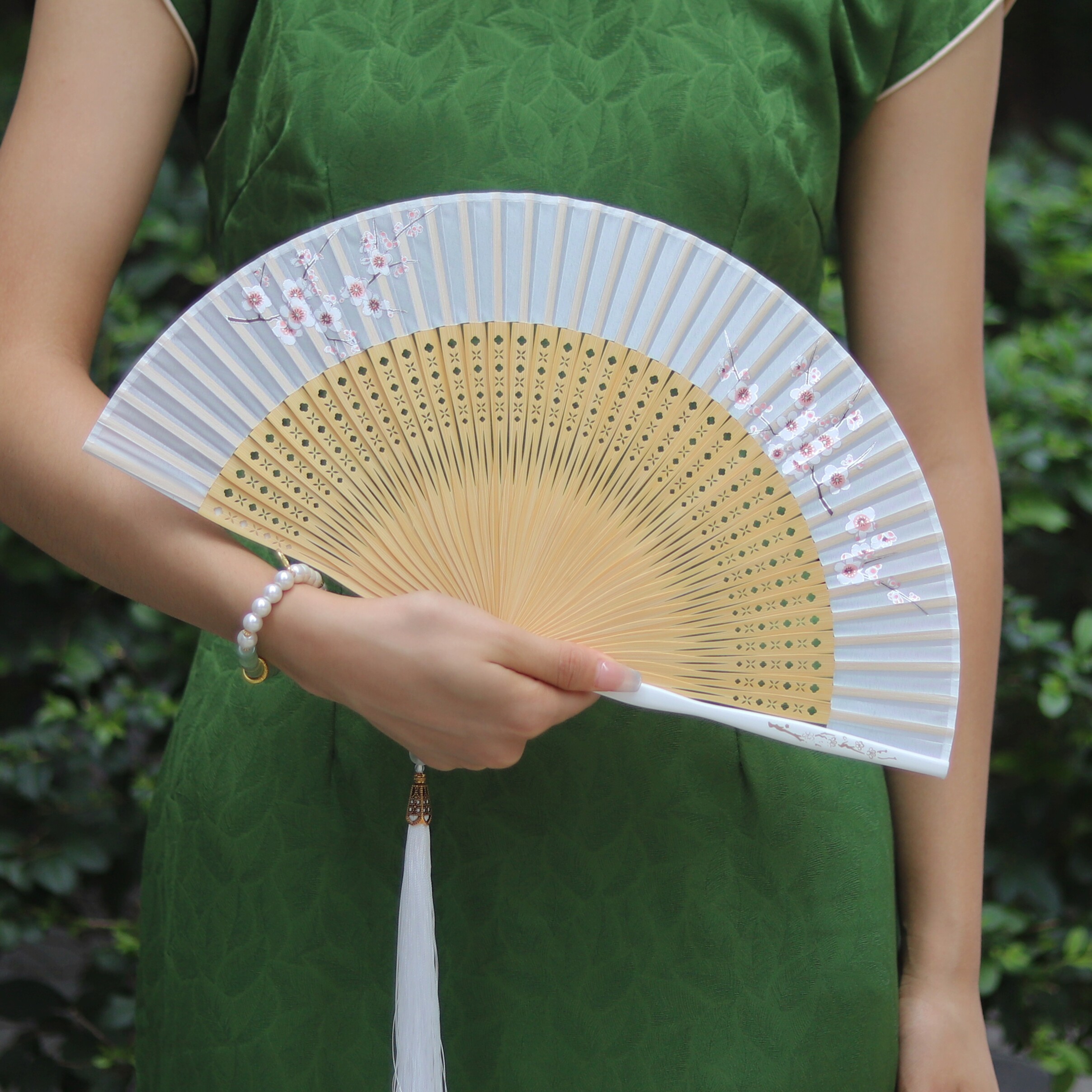 中国风水墨竹扇镂空雕花白色绿色竹梅花古风古典折扇子汉服跳舞蹈