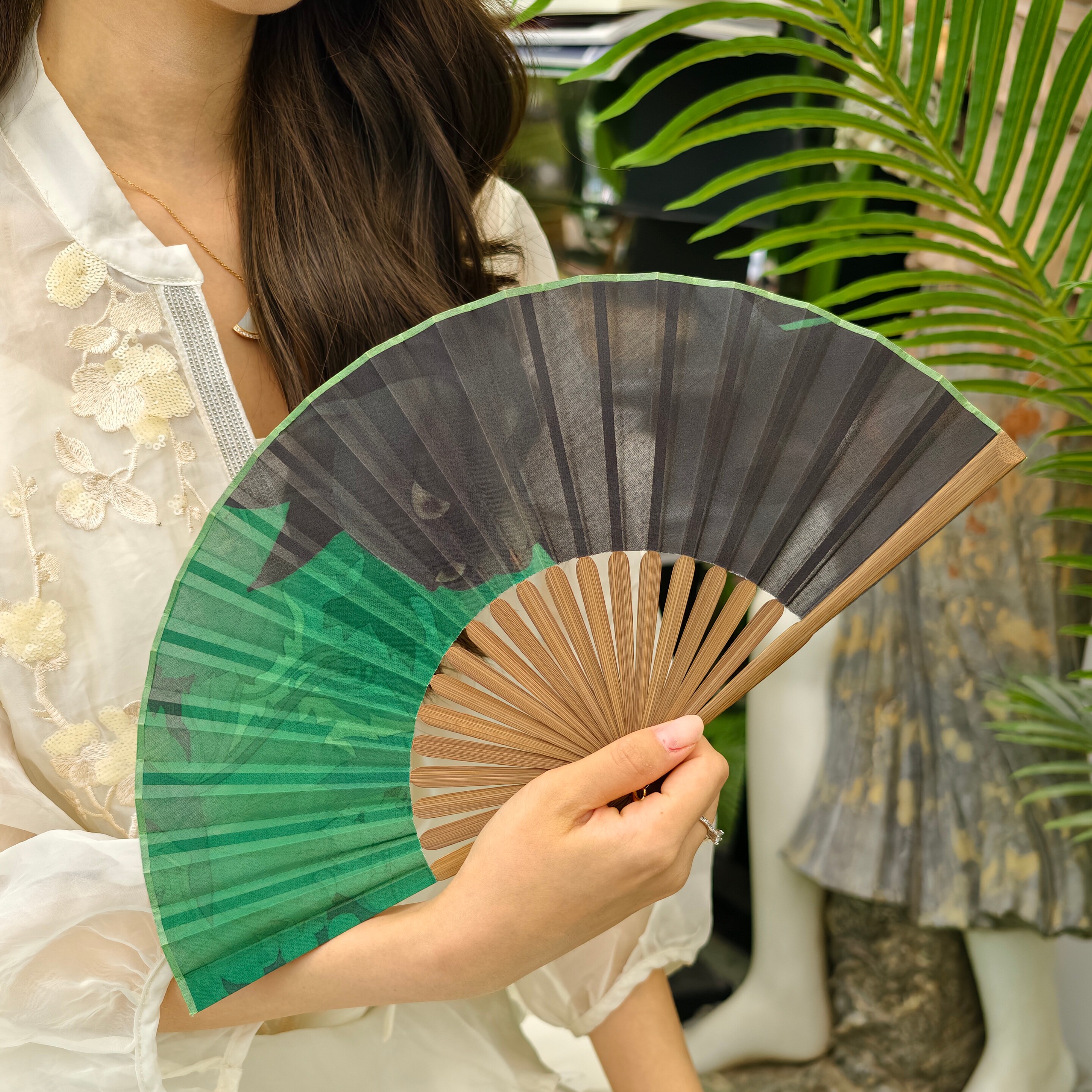 出口日本折扇子绿色黑猫咪6寸小扇子和风竹骨汉服古风拍照道具扇