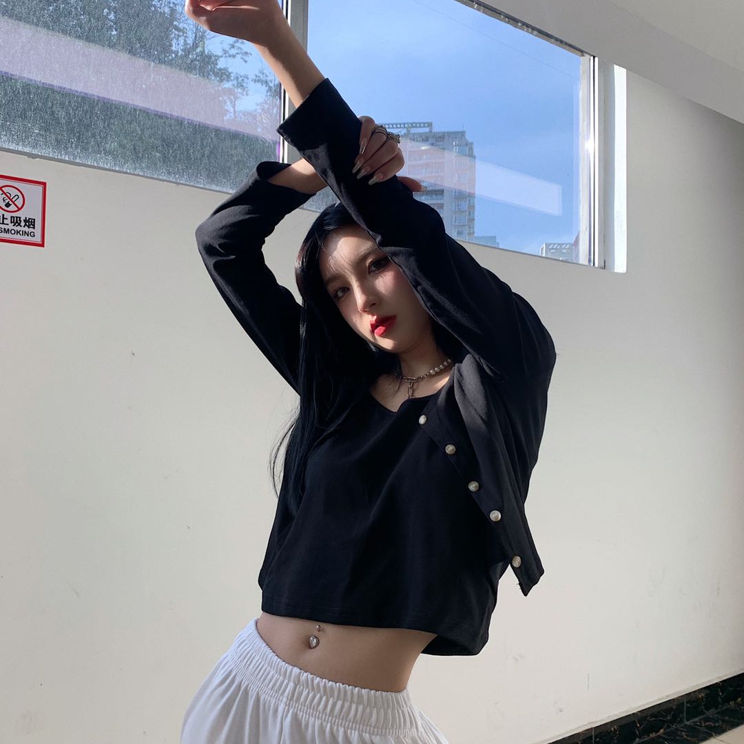 Real shooting autumn new sling + cardigan versatile short slim vest thin sunscreen suit