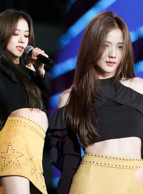 Blackpink金智秀jisoo同款黑荷叶边露肩短上衣黄色星星铆钉短裙潮