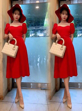 德鲁纳酒店张满月IU同款红色露锁骨大领蓬袖连衣裙赫本复古风