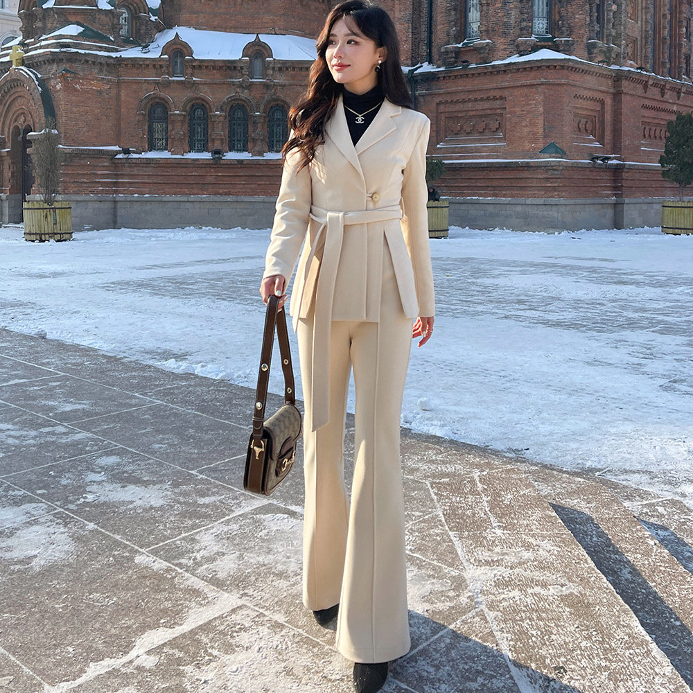 气质职业装女裤套装2025冬装新款显瘦时髦开叉小西装外套微喇叭裤