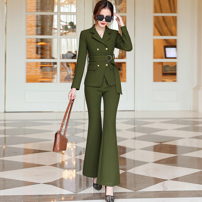 军绿色帅气职业装时尚套装女2024冬装新款显瘦小西装喇叭裤两件套