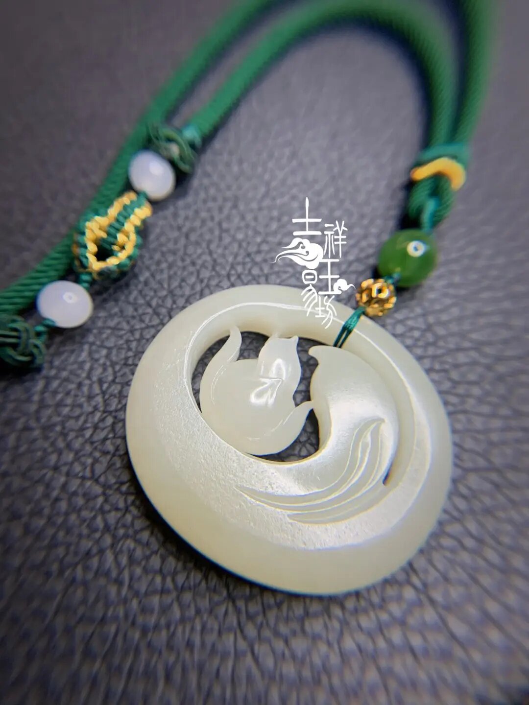 *吉祥玉易坊*新疆和田籽料  镂空荷花  白玉   圆牌  挂件