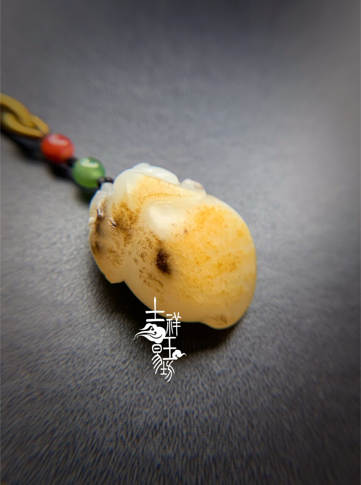 *吉祥玉易坊*新疆和田独籽料   福寿连绵    三色黄皮寿桃挂件