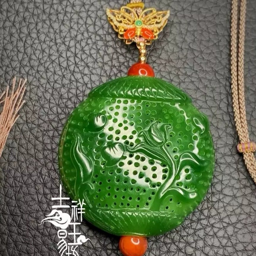 *吉祥玉易坊*俄罗斯碧玉   冰底老料菠菜绿   镂空大香囊 挂件