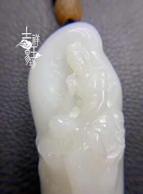 *吉祥玉易坊*俄料一级白  坐莲观音  大把玩件