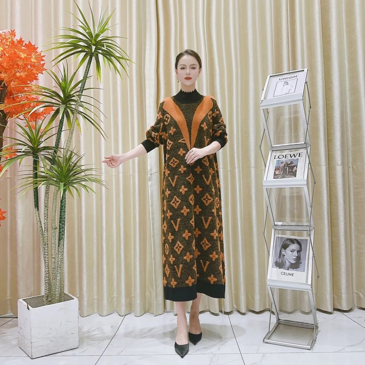 A139黄橘字母提花设计款气质秋冬轻奢针织连衣裙时尚复古玥玥羊