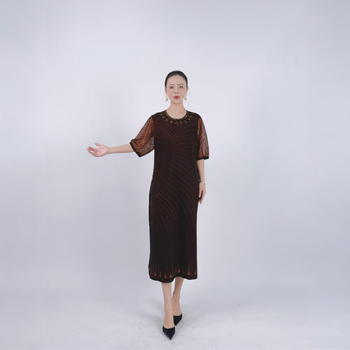 B116咖色纹理图案设计连衣裙女宽松大码中年妈妈短袖过膝长玥玥羊