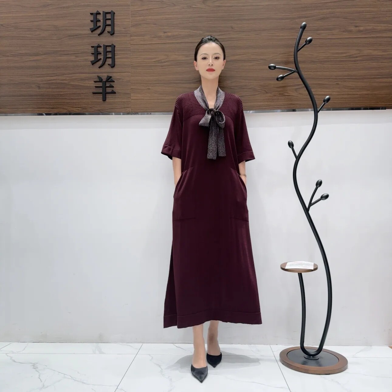 A522酒红色带领巾针织连衣裙收腰显瘦设计师优雅时尚气质复玥玥羊