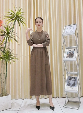 A117咖色立体织花设计款气质秋冬轻奢针织连衣裙时尚复古玥玥羊