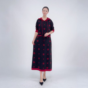 B255黑底红花波点连帽羊毛连衣裙女宽松大码时尚长袖过膝长玥玥羊
