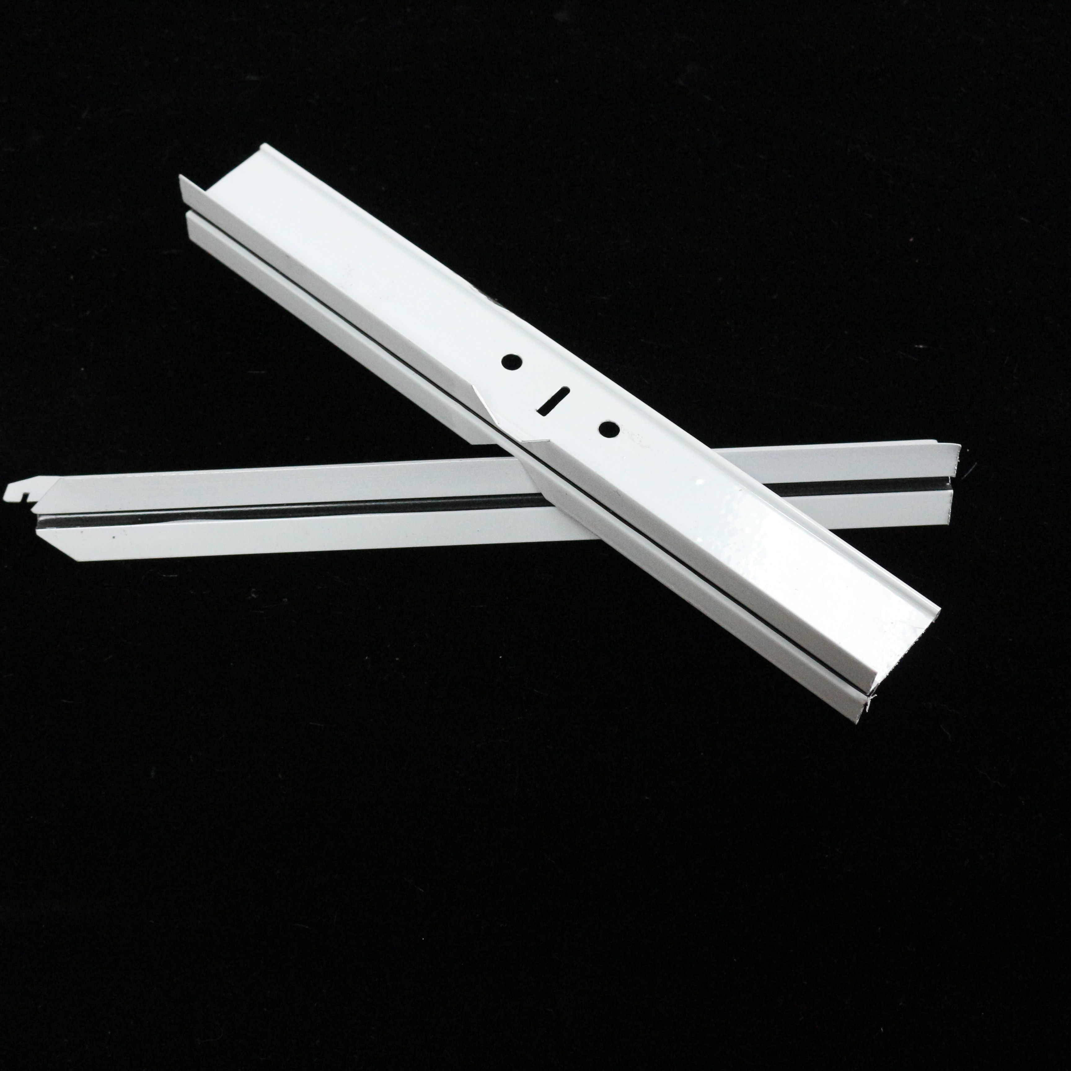 烤漆龙骨吊顶600*600矿棉板石膏板吊顶材料28 32烤漆边角主龙骨