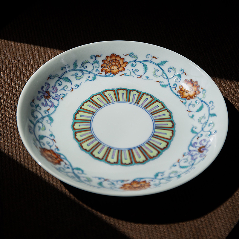 景德镇斗彩矾红缠枝莲壶承