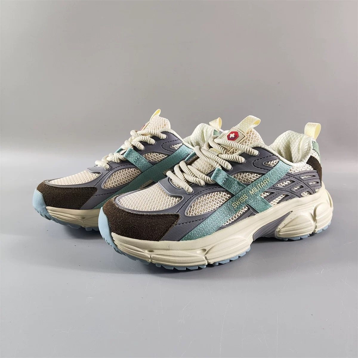 正品断码新款秋冬款潮流运动鞋男士户外跑步鞋女士厚底户外登山鞋