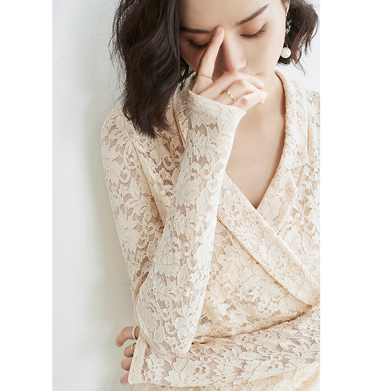 sofa性感镂空交叉V领上衣蕾丝打底衫秋女长袖内搭温柔风洋气小衫