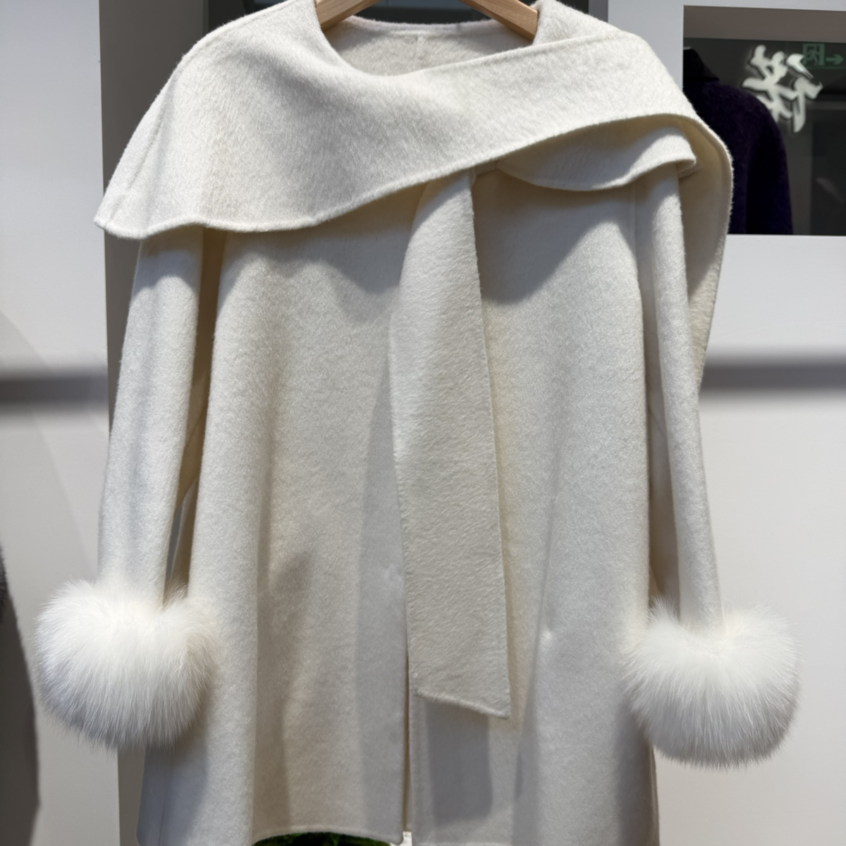 诺诺外套羊毛外套含100羊毛高级气质优雅时尚大气PNF122