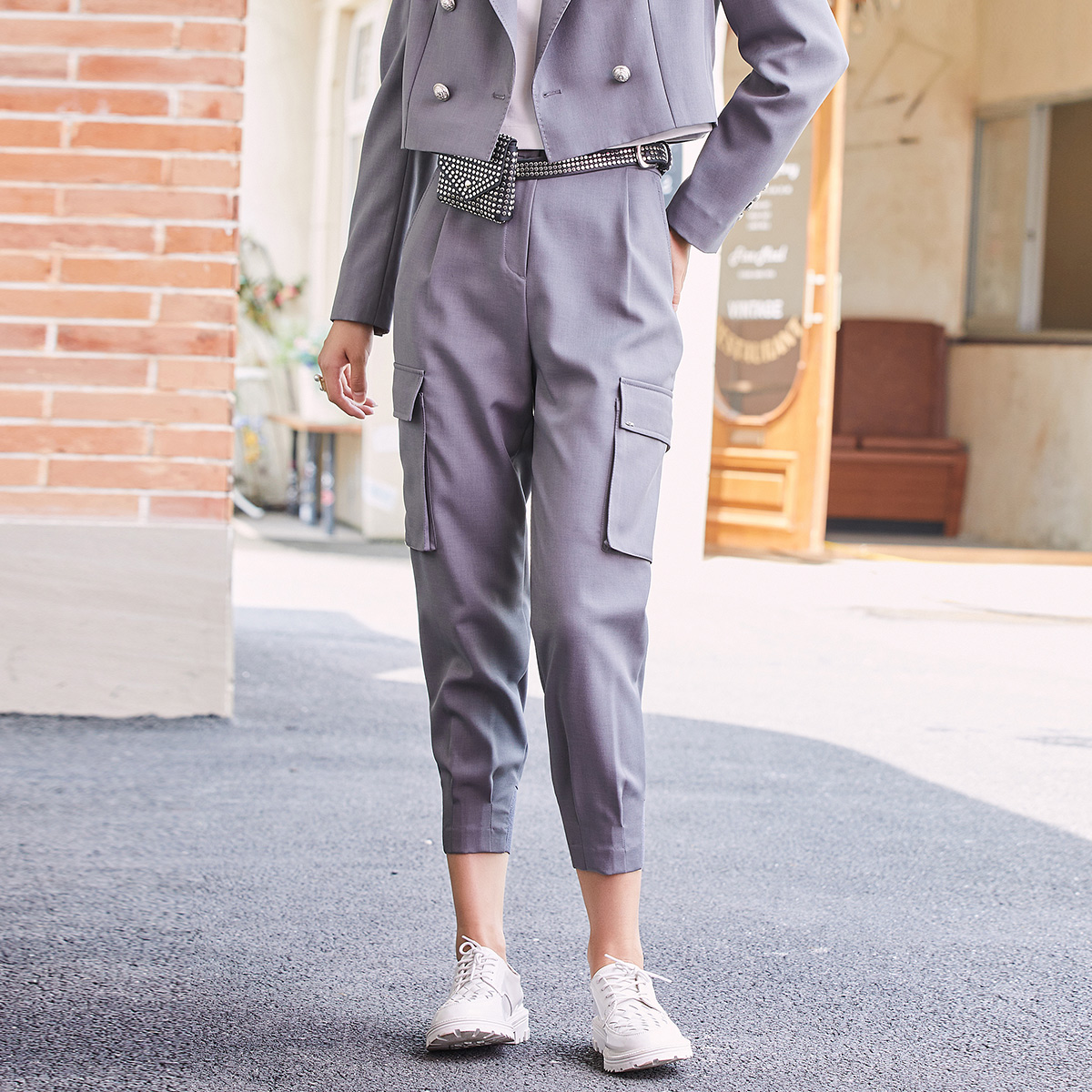 歌蒂诗秋季专柜新款休闲时尚大口袋装饰束脚工装裤 8C12K9059