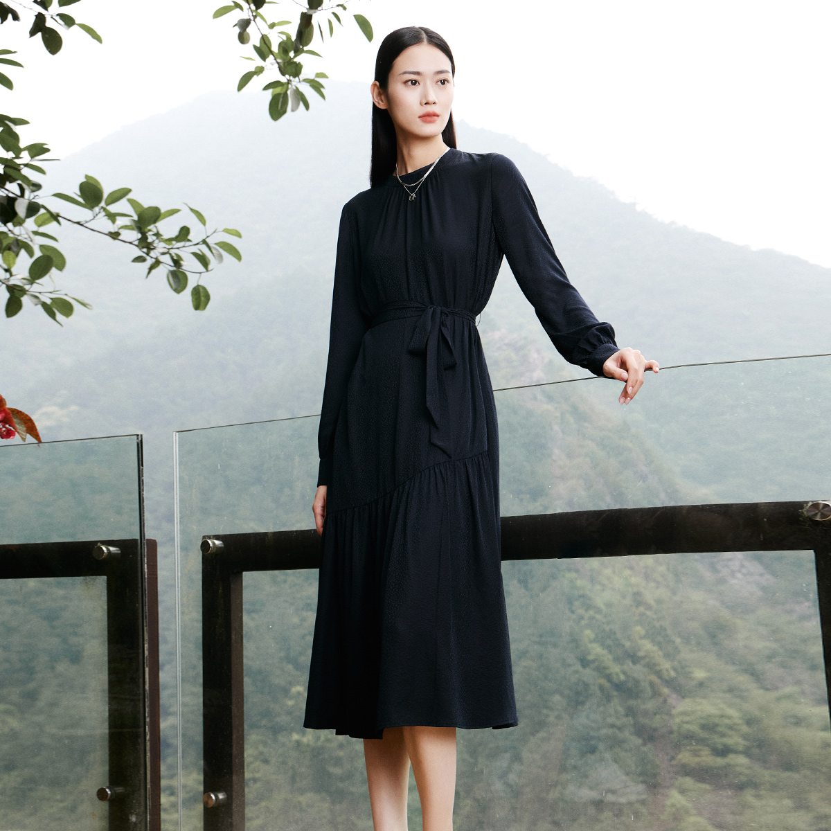 歌蒂诗优雅修身长款连衣裙