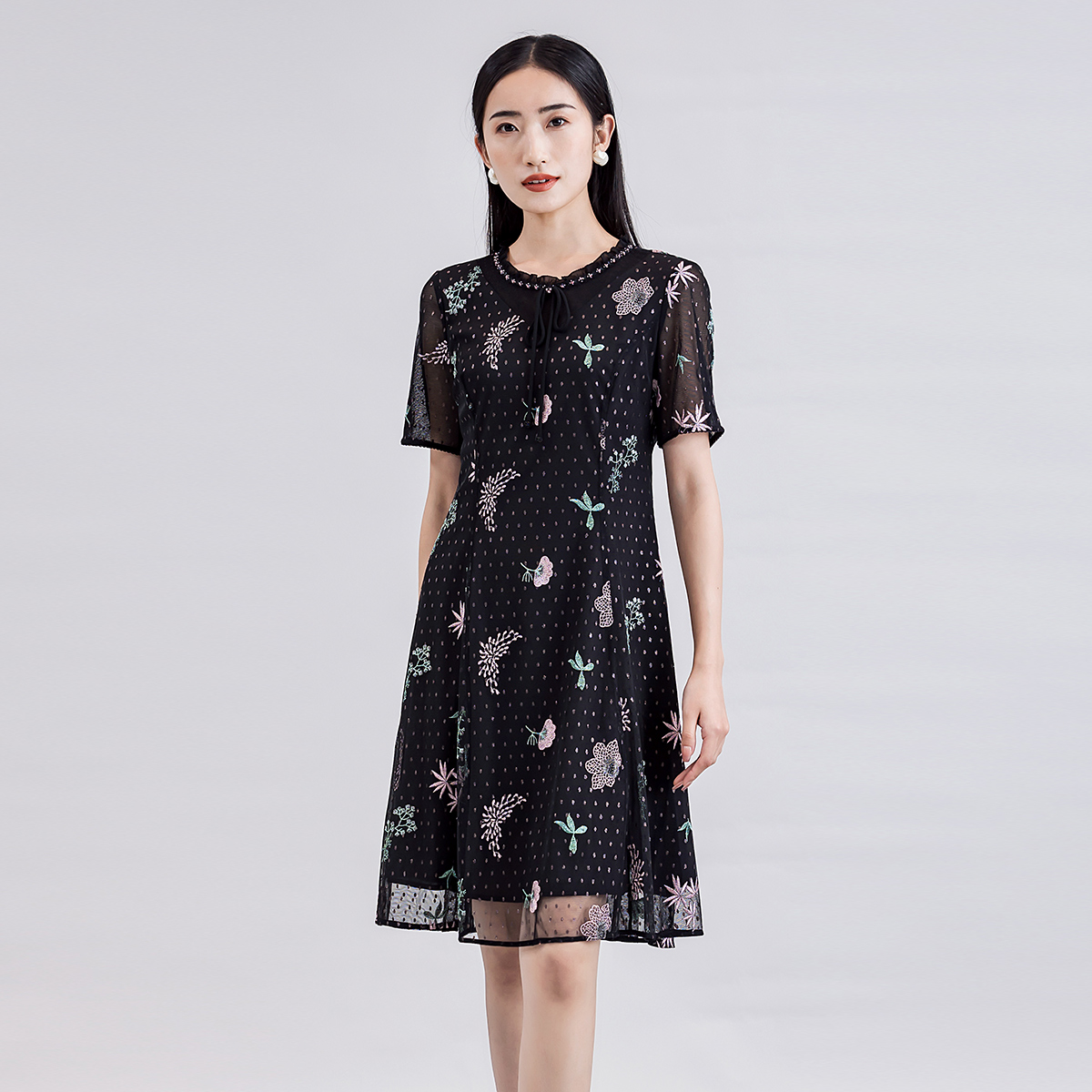 歌蒂诗2021夏季新款复古波点刺绣