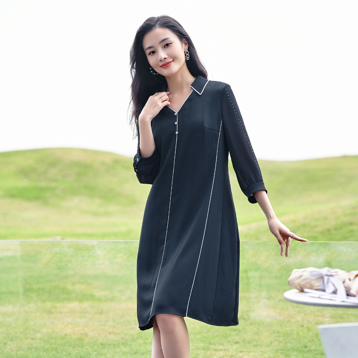 优雅知性宽松舒适气质V领连衣裙