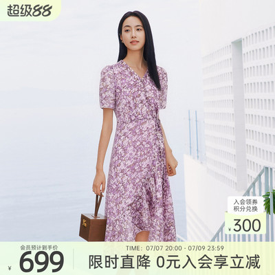 歌蒂诗夏季新款时尚印花气质v领收腰显瘦淡紫连衣裙3F21L1291
