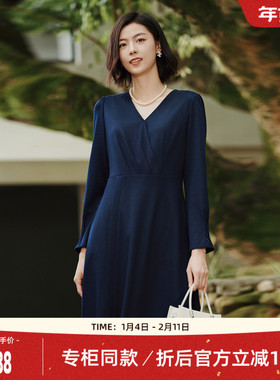 歌蒂诗秋季专柜新款简约高级气质V领藏蓝色连衣裙女1E32L2264