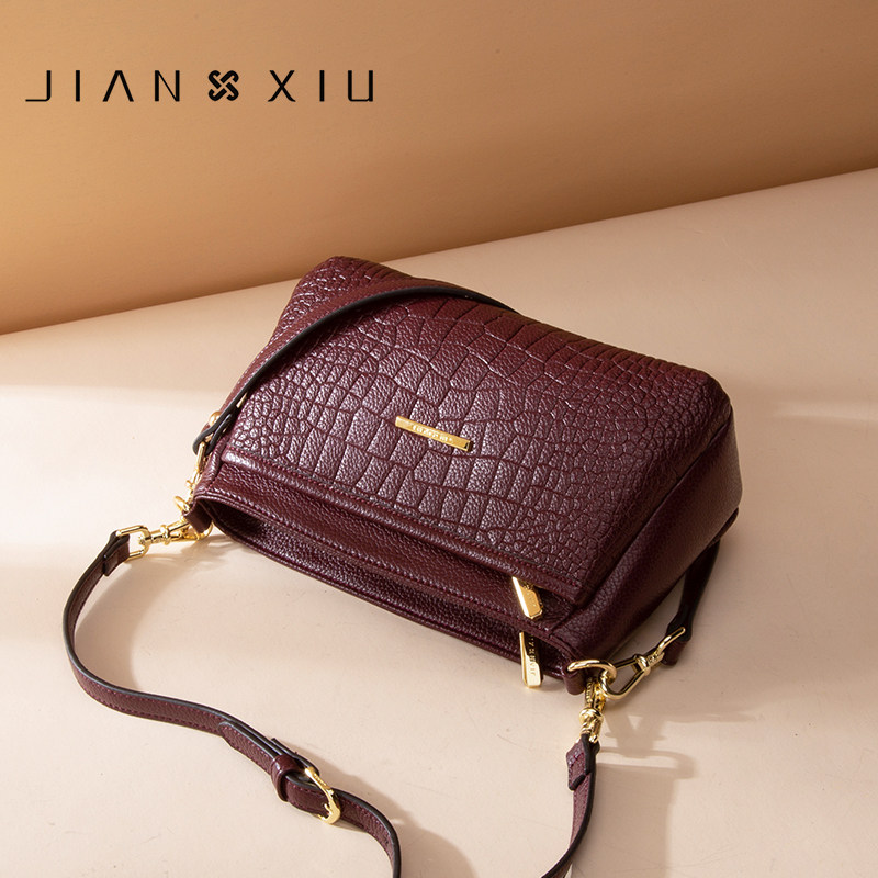 简秀真皮包包2021新款潮软皮斜挎包女包中年妈妈包法棍牛皮腋下包