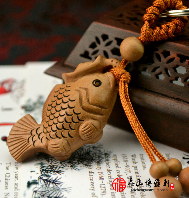 富贵鱼原木发财鱼精雕抱白菜木雕钥匙扣随身饰品桃木牡丹鱼