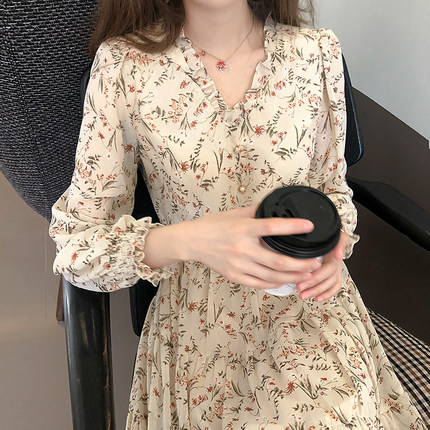 2026年春新款女装法式茶歇设计感小众碎花雪纺连衣裙子中长款韩版