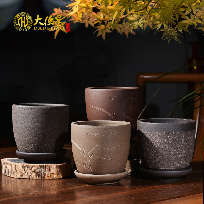 带托盘方便浇花就不担心弄湿桌子哦