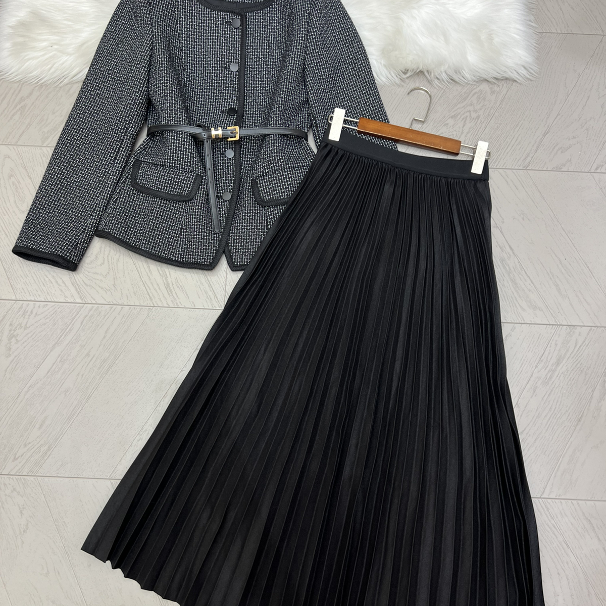 LC搭时尚羊毛外套+半身裙套装(配腰带)（含50羊毛）A941