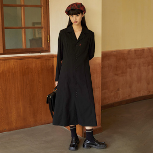 omont蛋挞家 复古西装领刺绣黑色长袖连衣裙女秋装中长款显瘦裙子