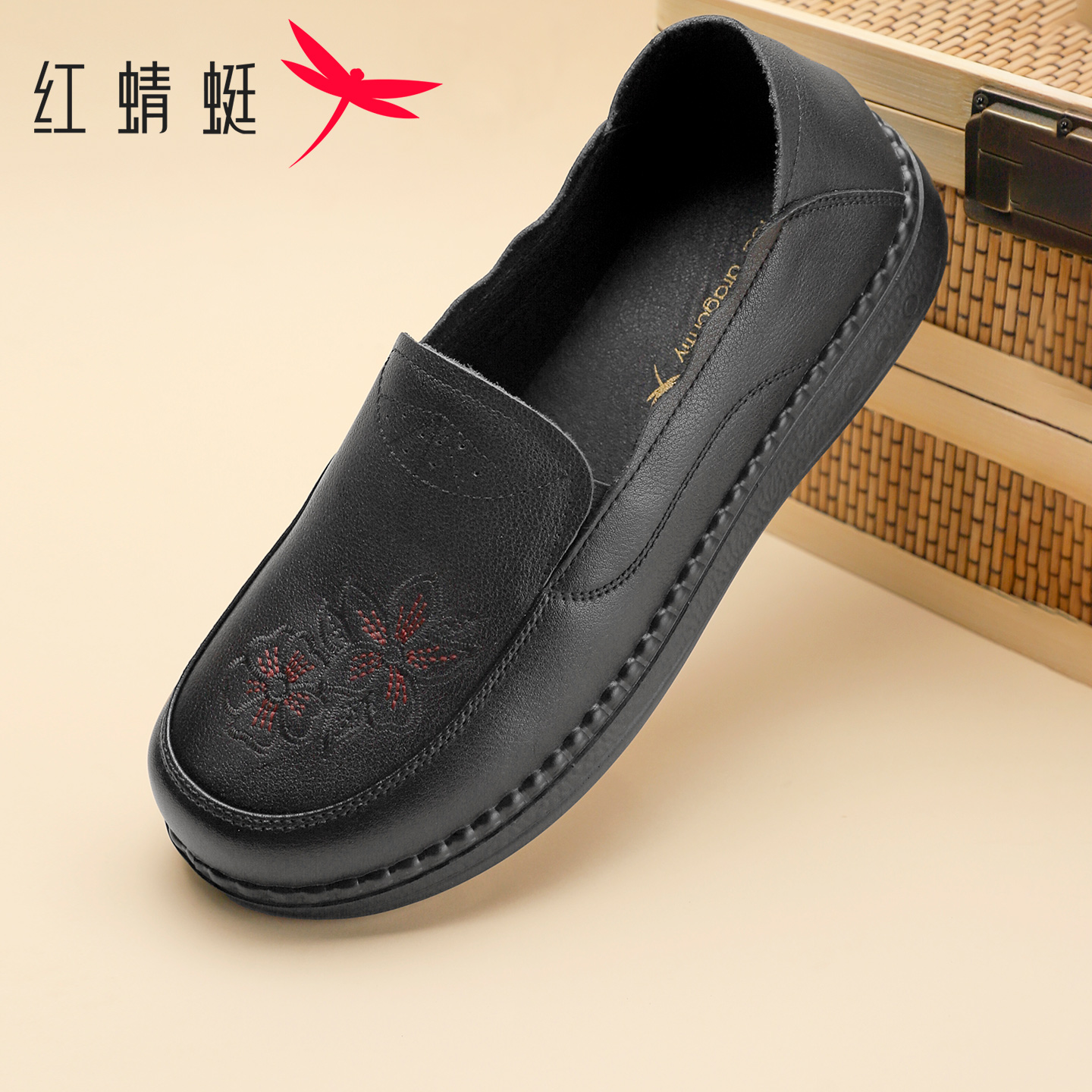 红蜻蜓平底休闲妈妈鞋一脚蹬皮鞋