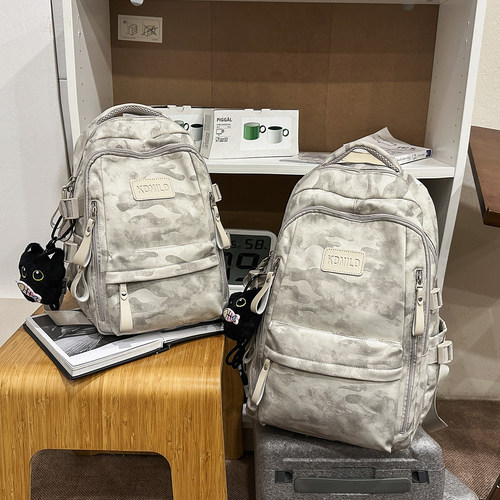 男学生大容量减负护脊双肩书包