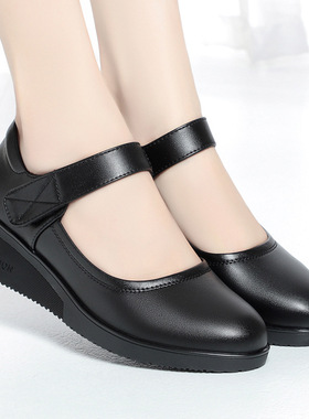 真皮妈妈鞋春秋款软底女鞋中年中老年魔术贴皮鞋大码舒适坡跟单鞋