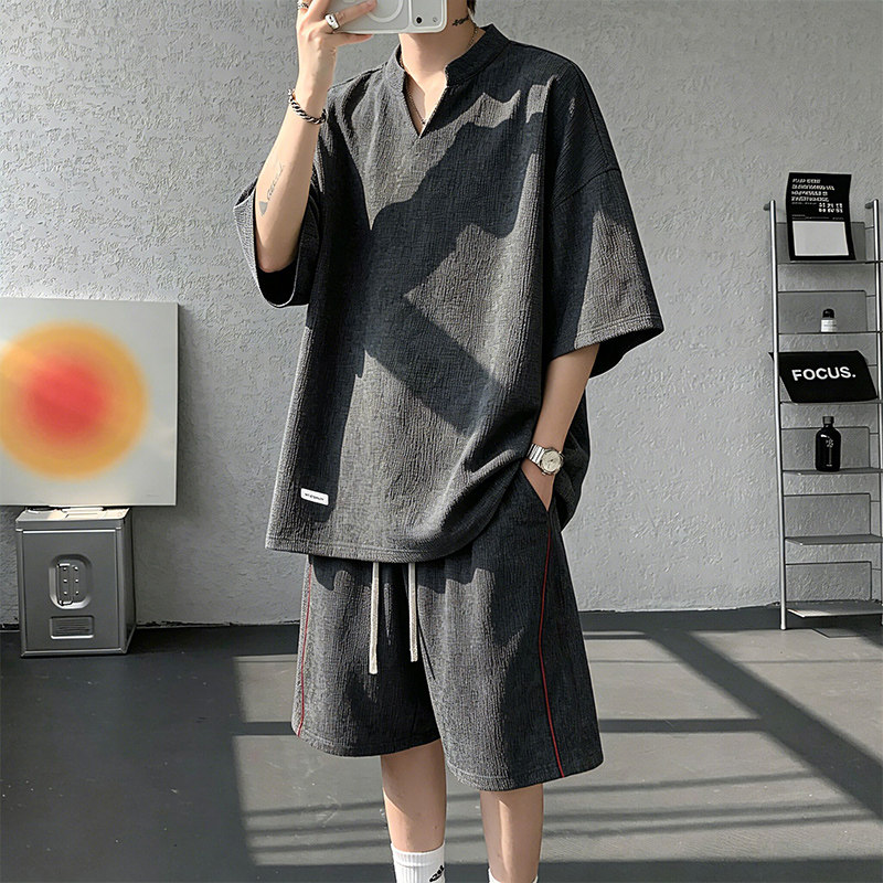 美式肌理感休闲运动套装男士夏季冰丝薄款V领短袖T恤速干五分裤子