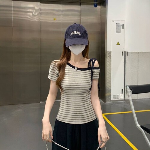斜肩绑带条纹短袖T恤女夏季露肩