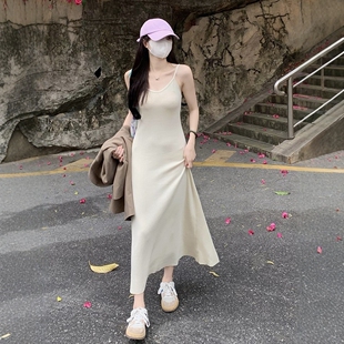 港味风格性感吊带连衣裙女夏季新款修身显瘦裙子收腰气质百搭长裙