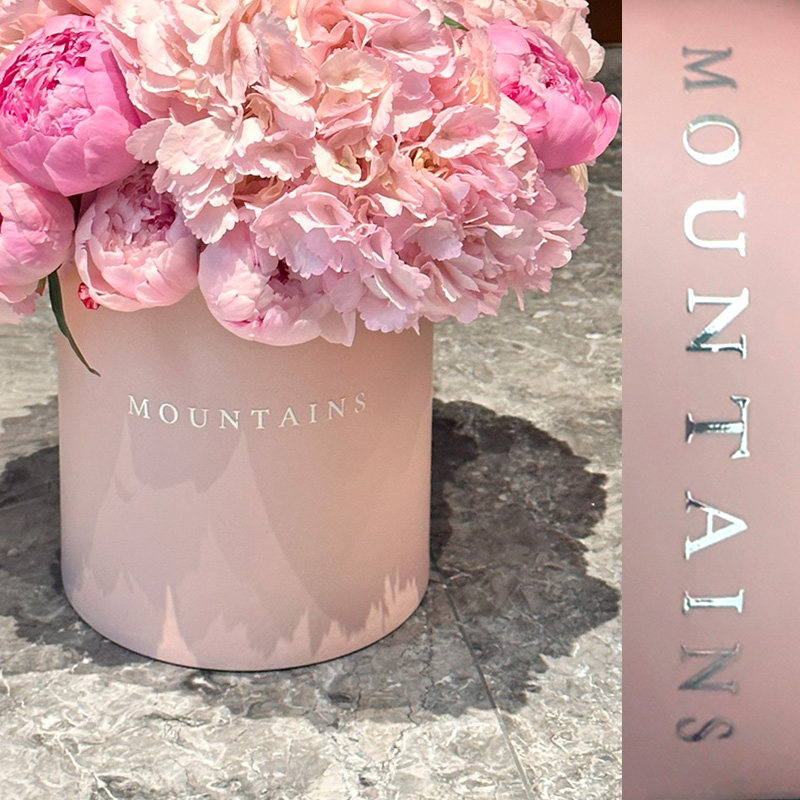 该设计花店亚克力logo转印贴定制鲜花抱抱桶花束包装纸水晶标签贴