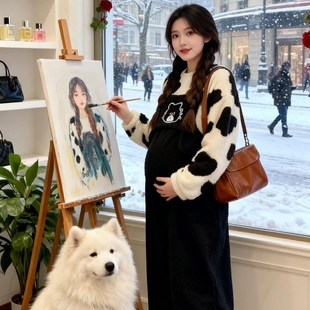 孕妇装2025秋冬奶牛猫配色上衣搭配加绒加厚羊羔毛宽松背带裤套装
